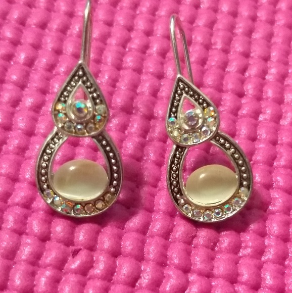 Beautiful silver necklace and earrings set - Picture 4 of 4